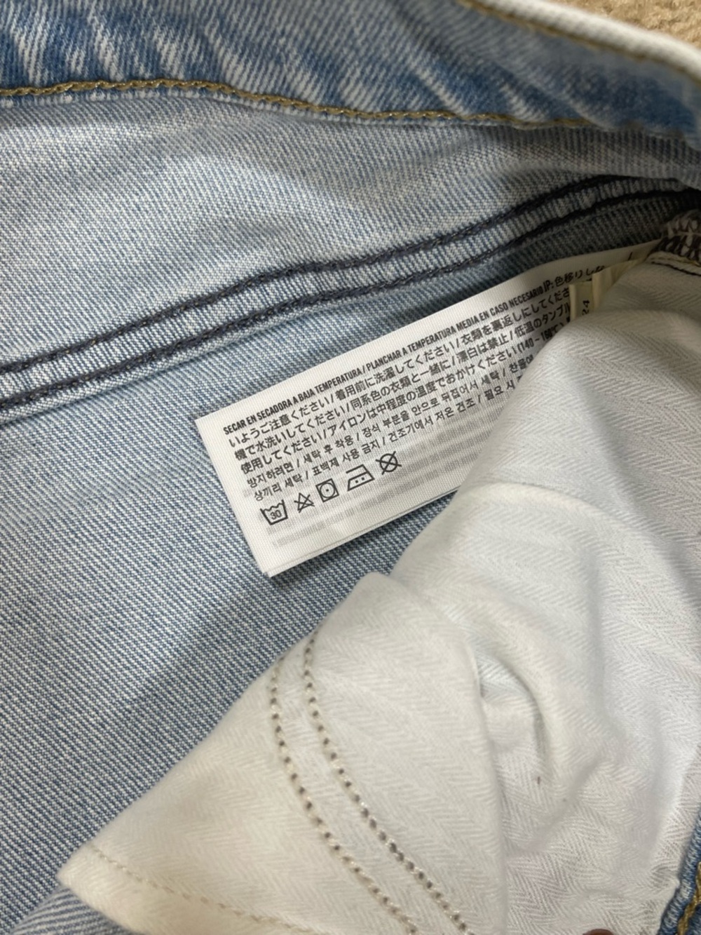 Abercrombie & Fitch 4’ Mom High Rise Light Blue Denim Jean Shorts - Picture 6 of 12